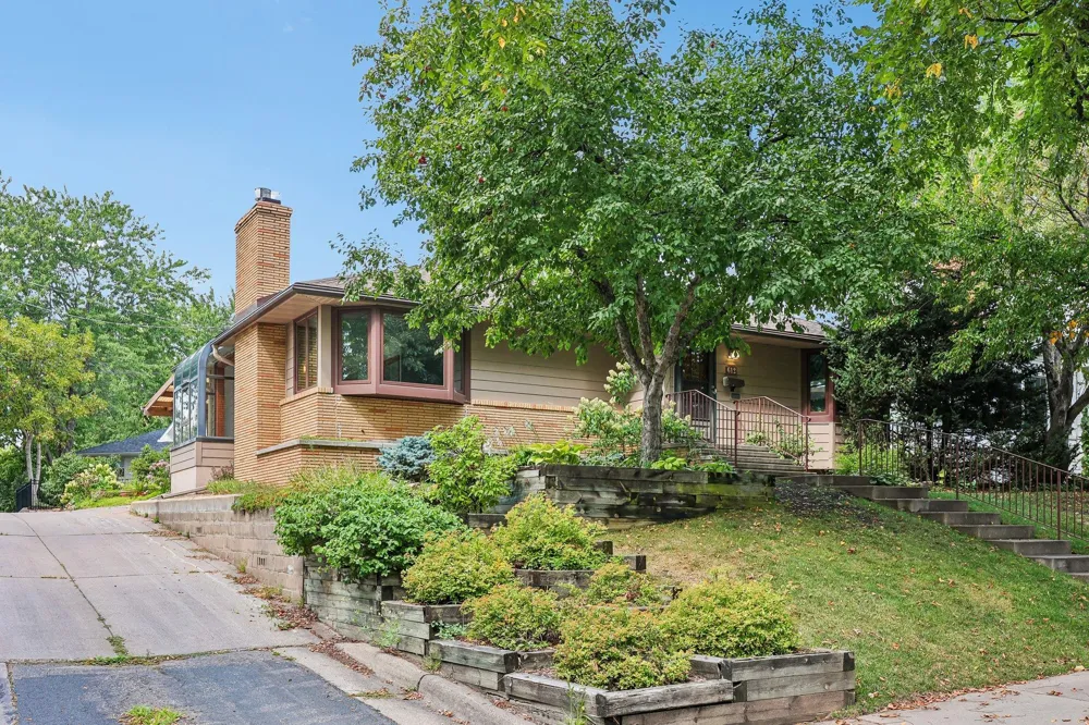 612 Russell Avenue S Minneapolis, MN 55405