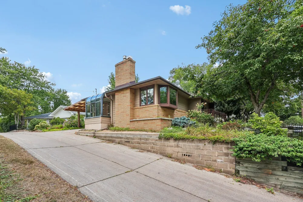 612 Russell Avenue S Minneapolis, MN 55405