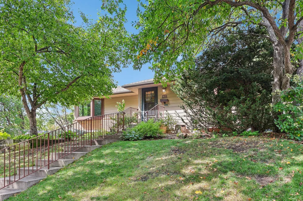612 Russell Avenue S Minneapolis, MN 55405