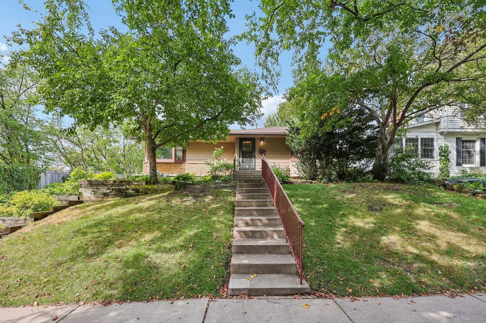 612 Russell Avenue S Minneapolis, MN 55405