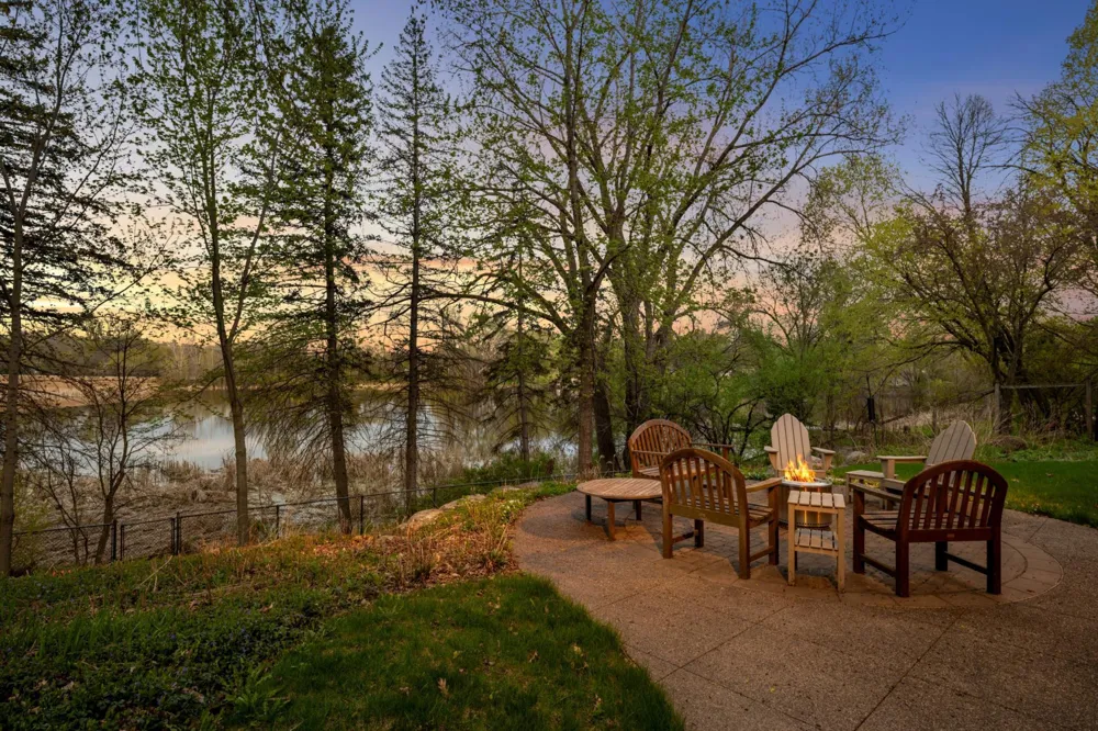 2120 Queensland Lane Plymouth, MN 55447