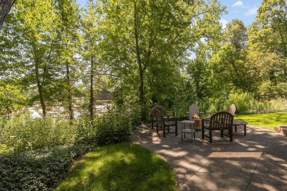 2120 Queensland Lane Plymouth, MN 55447