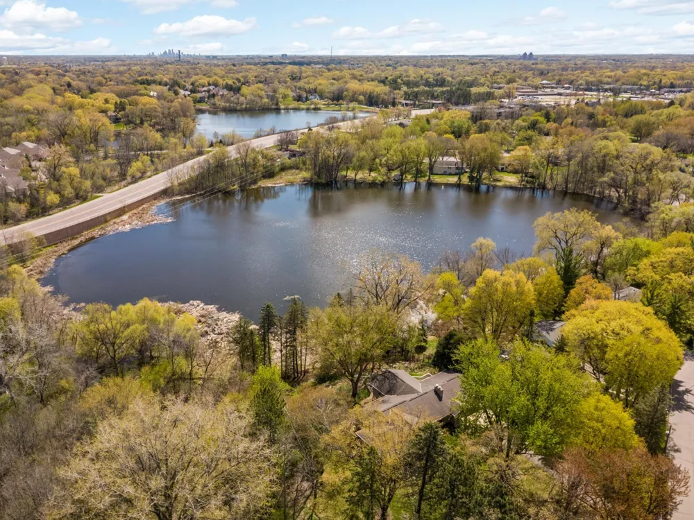 2120 Queensland Lane Plymouth, MN 55447