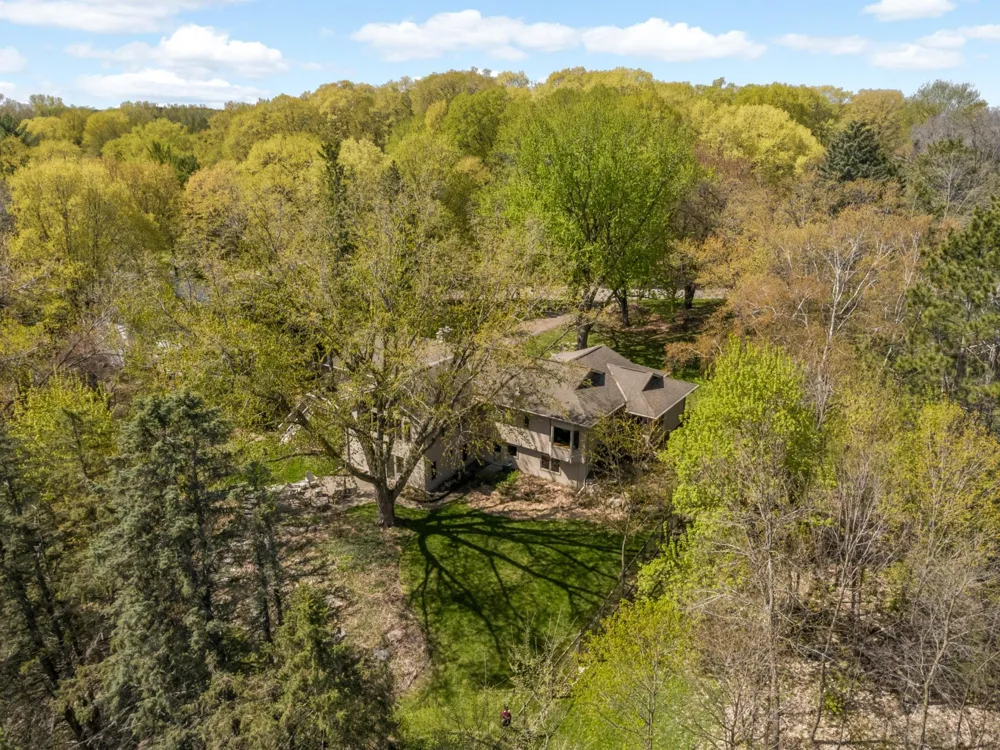 2120 Queensland Lane Plymouth, MN 55447