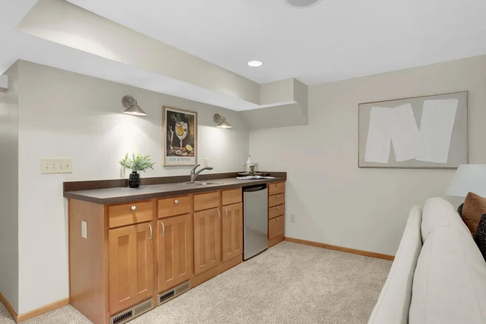 2120 Queensland Lane Plymouth, MN 55447