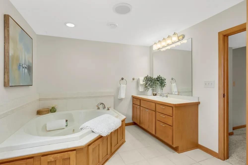 2120 Queensland Lane Plymouth, MN 55447