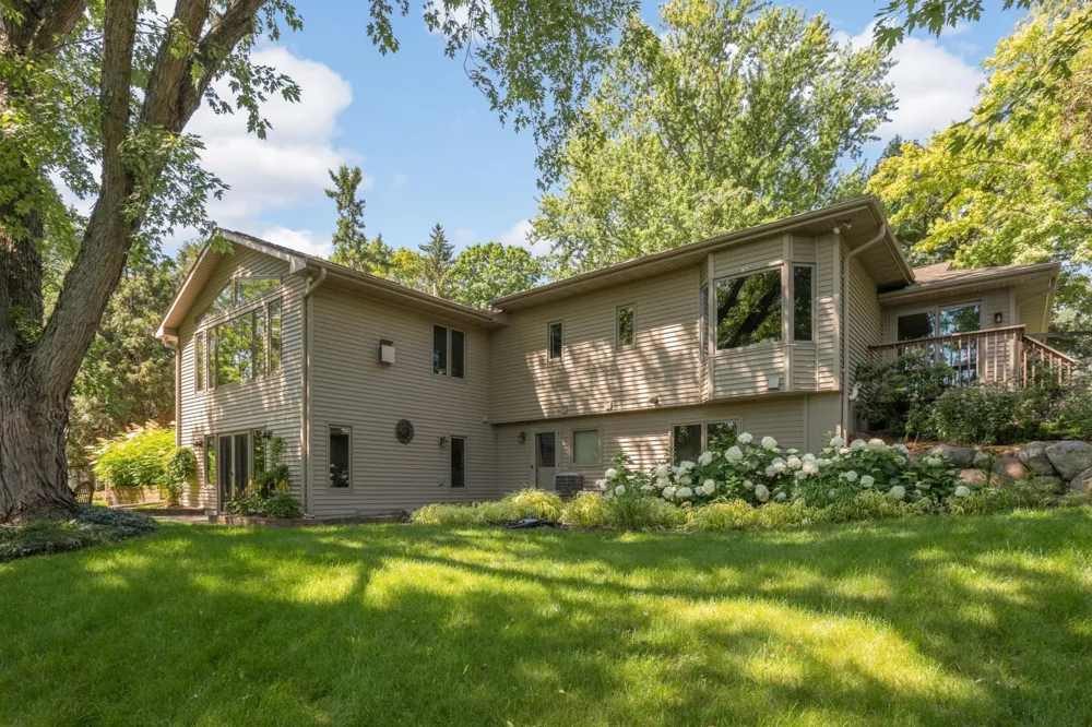 2120 Queensland Lane Plymouth, MN 55447