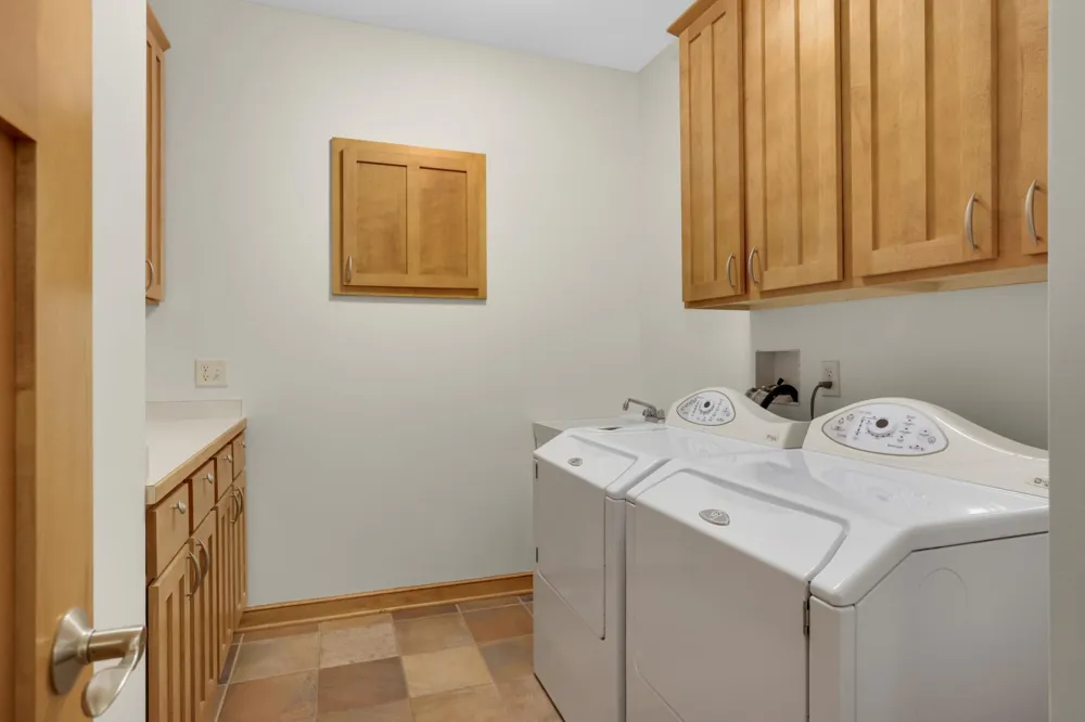 2120 Queensland Lane Plymouth, MN 55447
