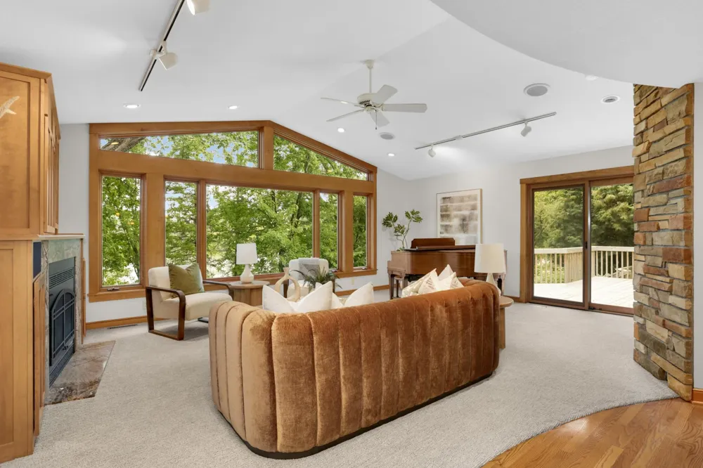 2120 Queensland Lane Plymouth, MN 55447