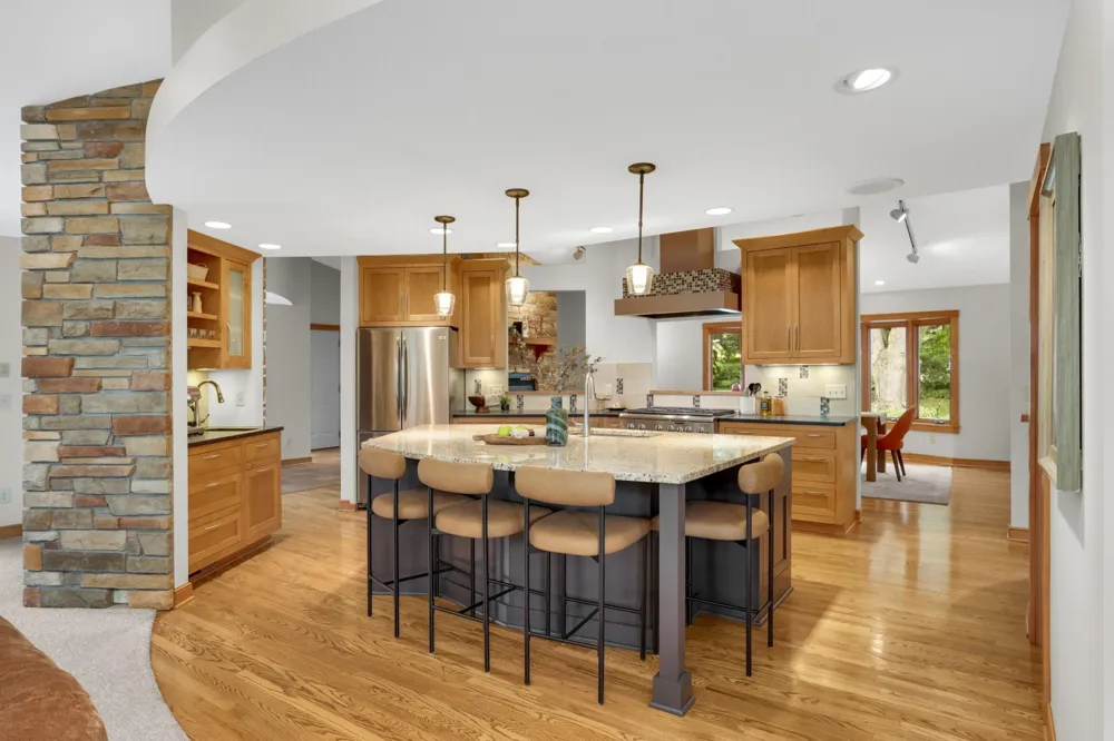 2120 Queensland Lane Plymouth, MN 55447