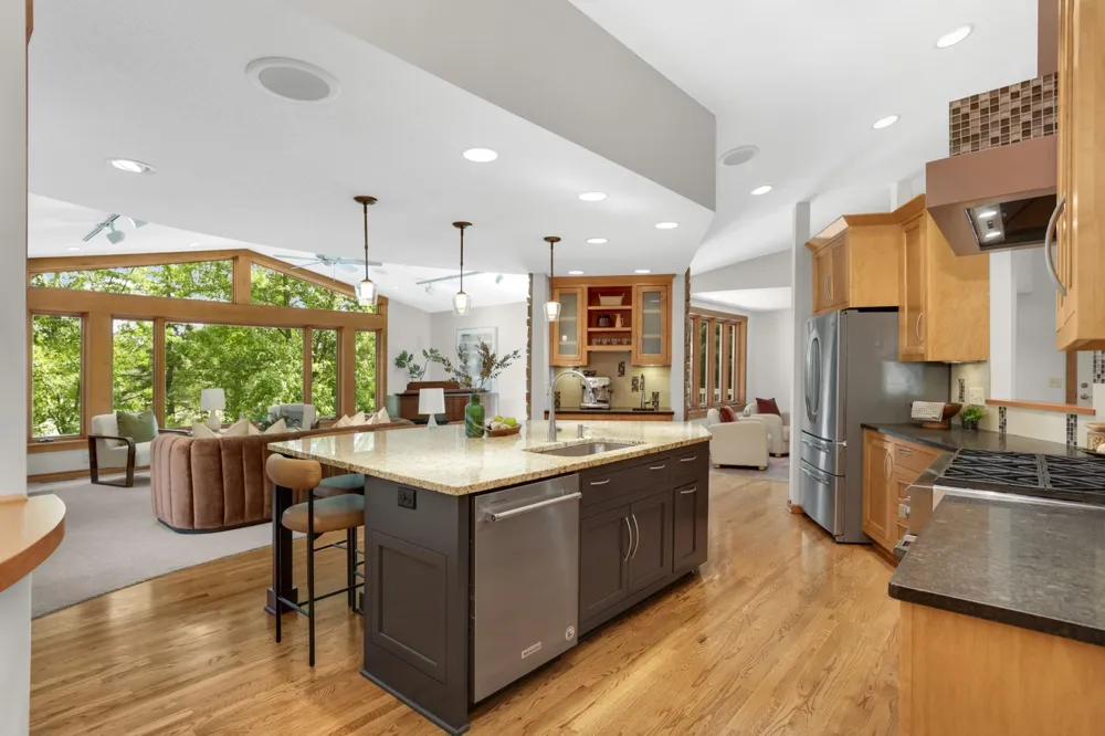 2120 Queensland Lane Plymouth, MN 55447