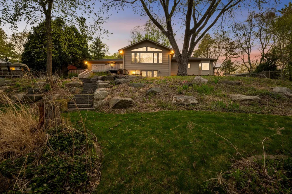 2120 Queensland Lane Plymouth, MN 55447