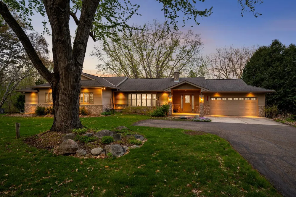 2120 Queensland Lane Plymouth, MN 55447