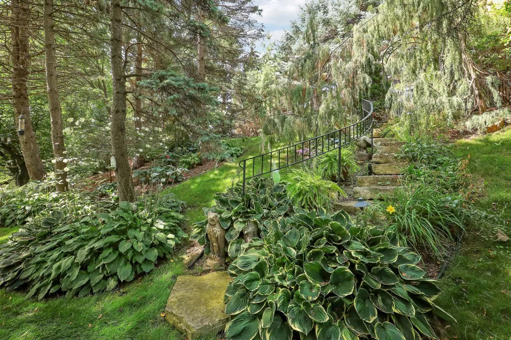 9702 Utica Road Bloomington, MN 55437
