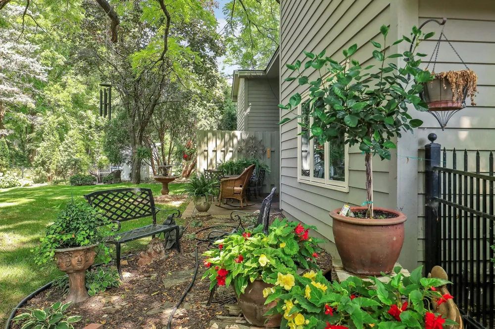 9702 Utica Road Bloomington, MN 55437