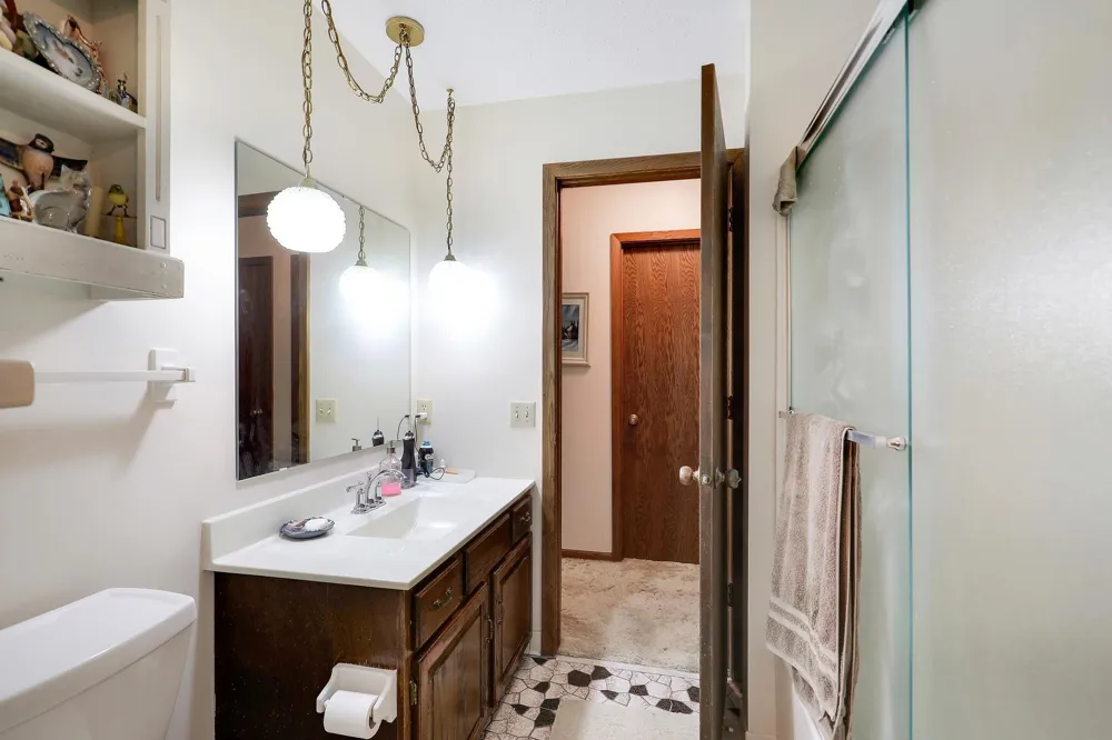 9702 Utica Road Bloomington, MN 55437