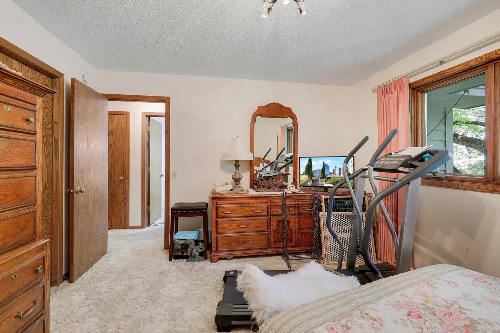 9702 Utica Road Bloomington, MN 55437