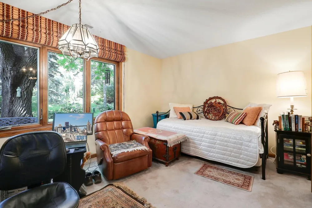9702 Utica Road Bloomington, MN 55437
