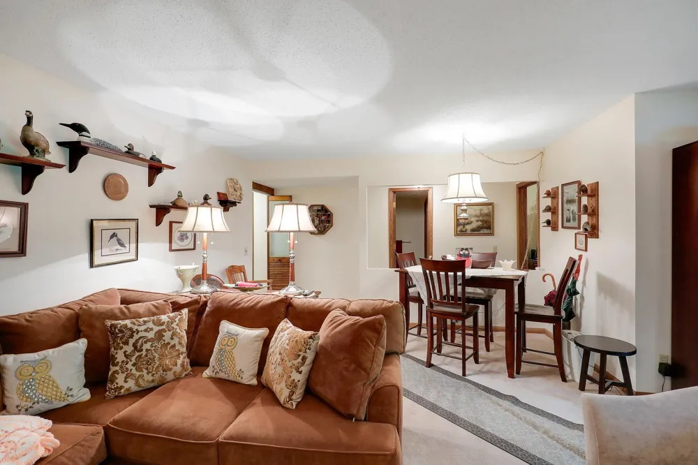 9702 Utica Road Bloomington, MN 55437