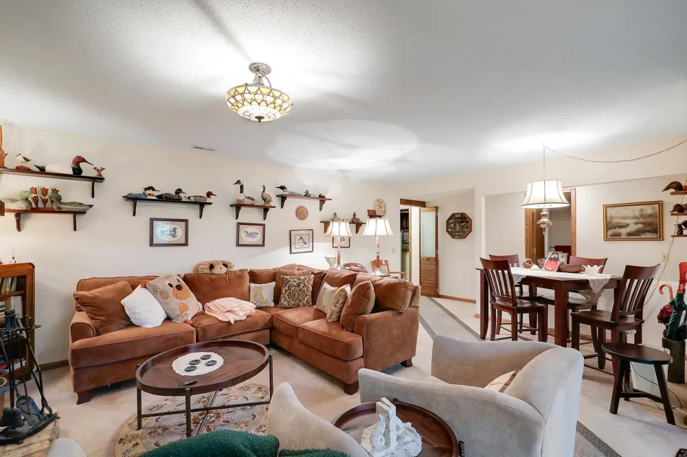 9702 Utica Road Bloomington, MN 55437