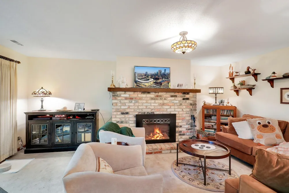9702 Utica Road Bloomington, MN 55437
