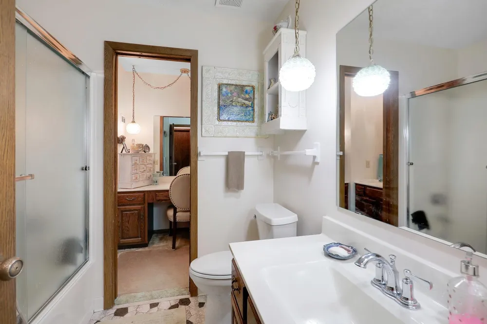 9702 Utica Road Bloomington, MN 55437