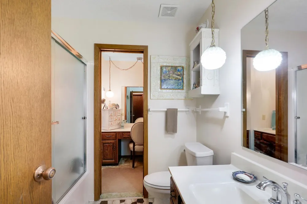 9702 Utica Road Bloomington, MN 55437
