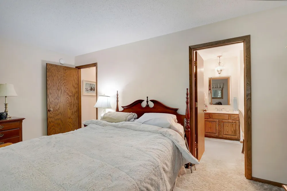 9702 Utica Road Bloomington, MN 55437