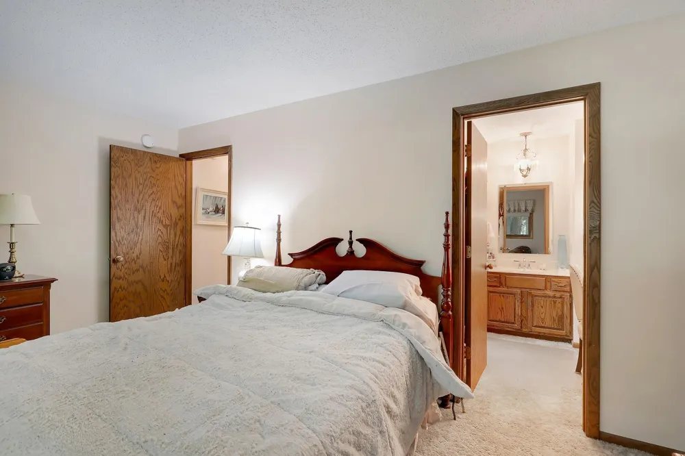 9702 Utica Road Bloomington, MN 55437