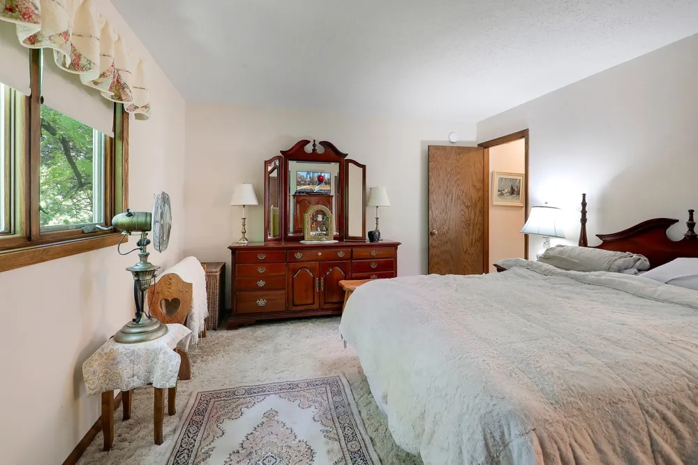 9702 Utica Road Bloomington, MN 55437
