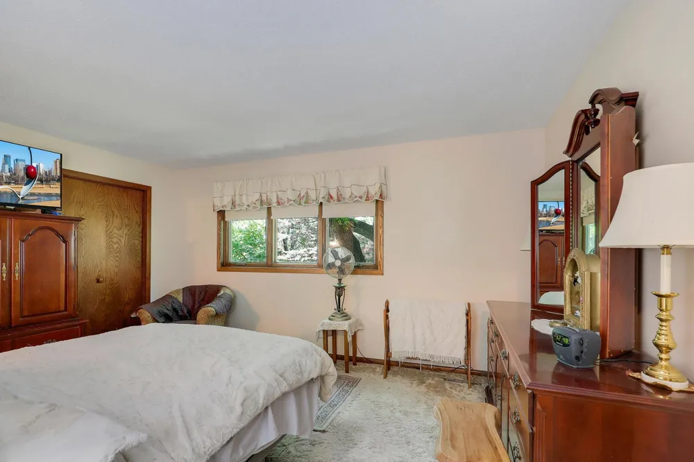 9702 Utica Road Bloomington, MN 55437
