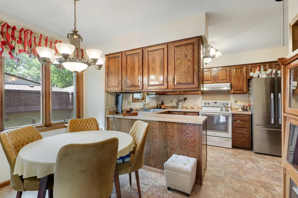 9702 Utica Road Bloomington, MN 55437