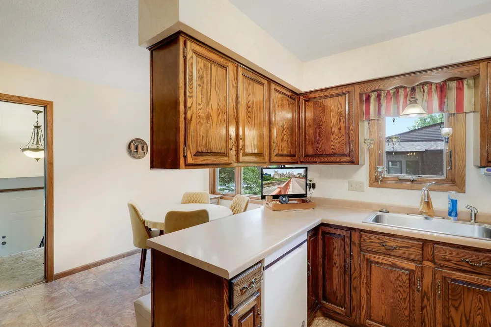 9702 Utica Road Bloomington, MN 55437