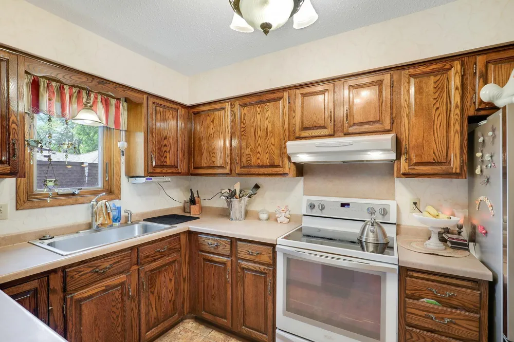 9702 Utica Road Bloomington, MN 55437