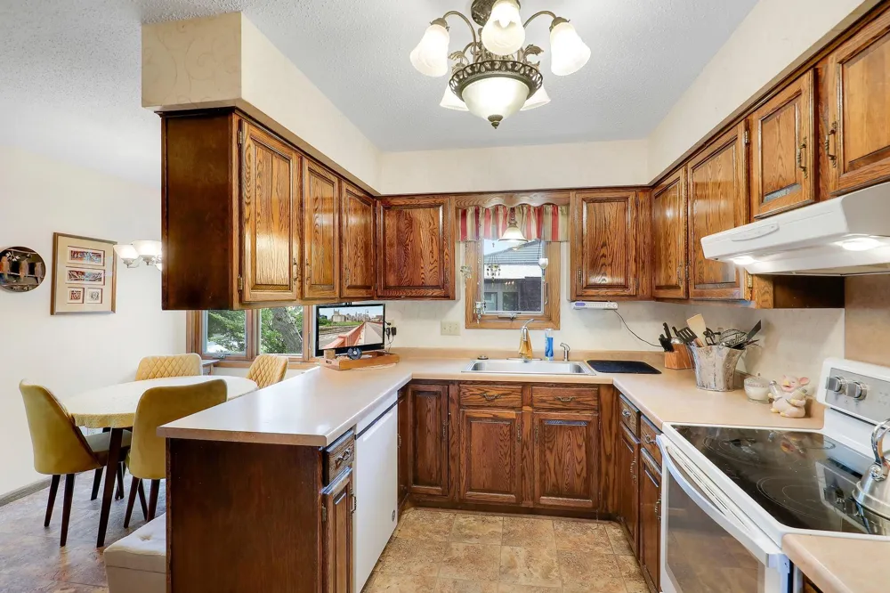 9702 Utica Road Bloomington, MN 55437