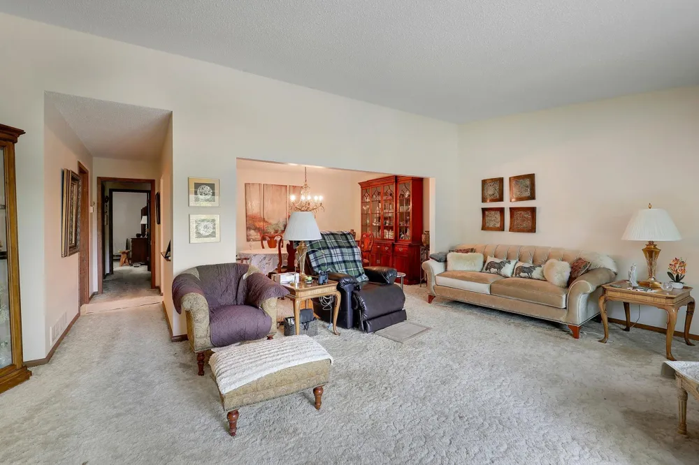 9702 Utica Road Bloomington, MN 55437