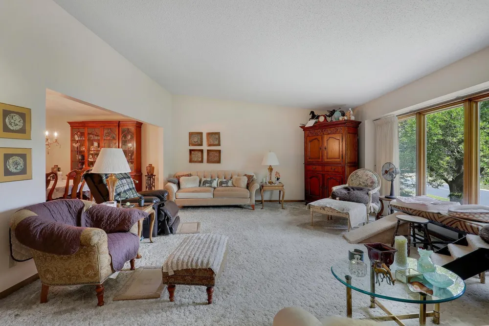 9702 Utica Road Bloomington, MN 55437