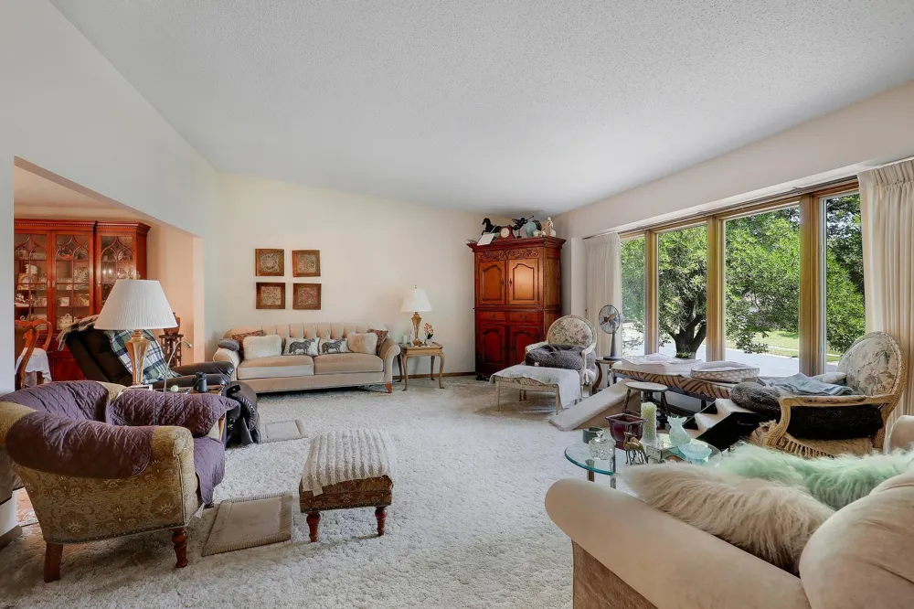 9702 Utica Road Bloomington, MN 55437