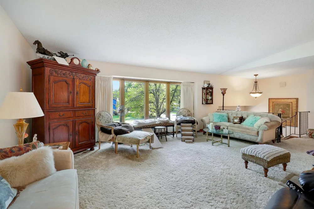 9702 Utica Road Bloomington, MN 55437