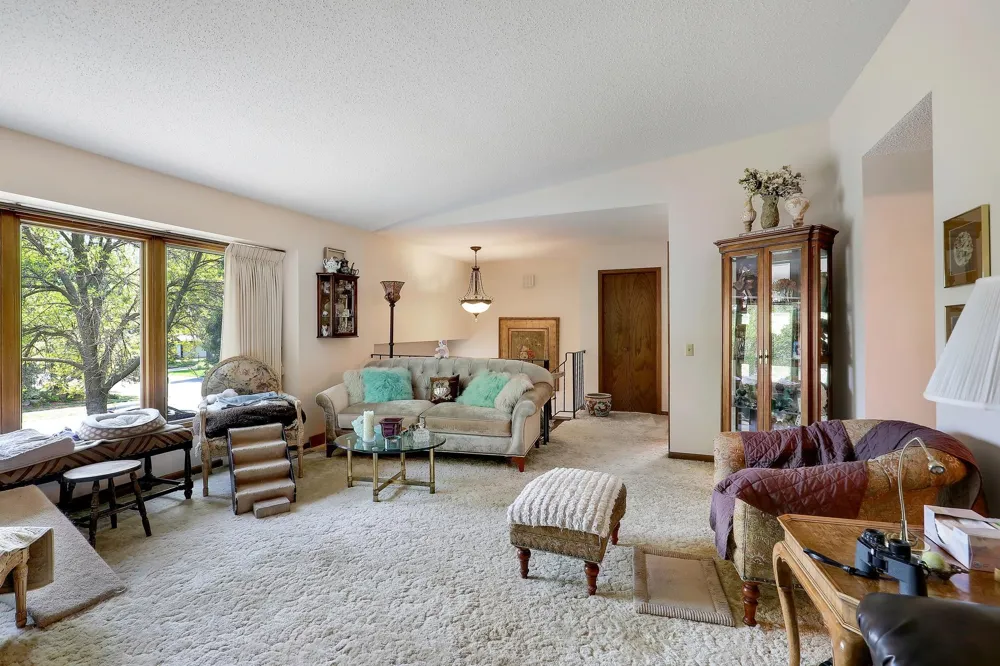 9702 Utica Road Bloomington, MN 55437
