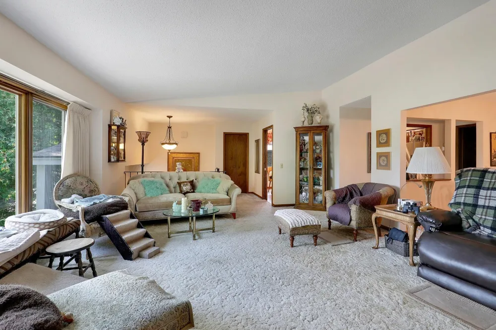9702 Utica Road Bloomington, MN 55437