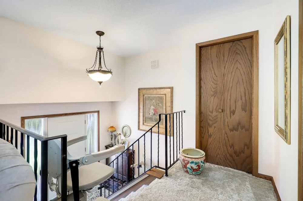 9702 Utica Road Bloomington, MN 55437