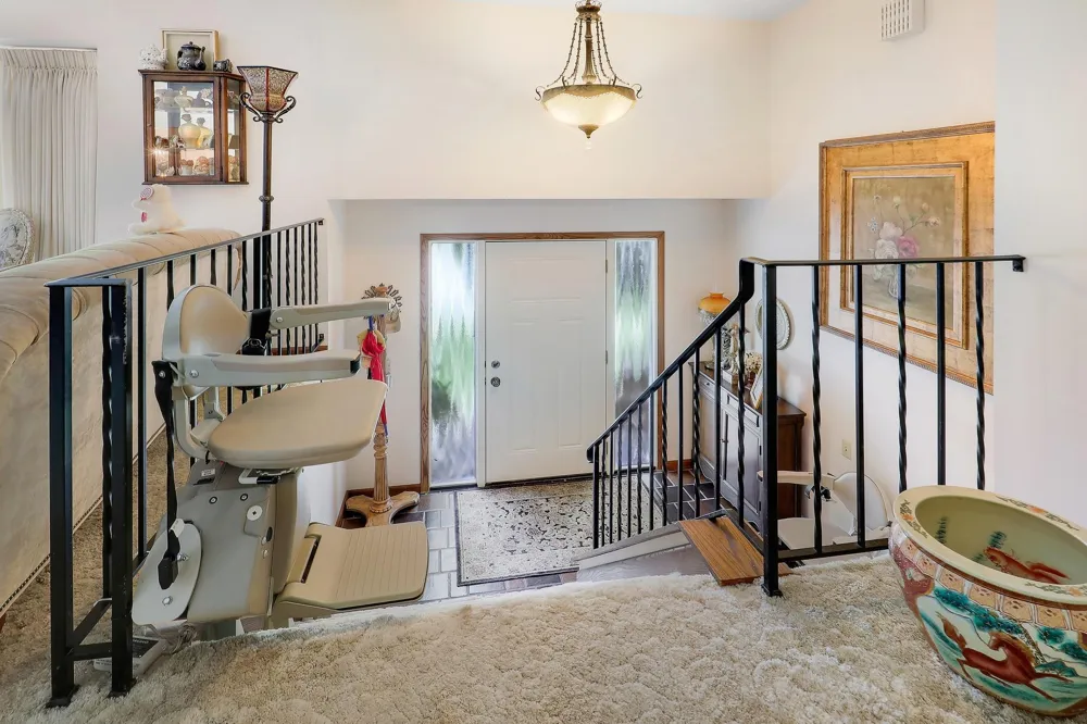 9702 Utica Road Bloomington, MN 55437