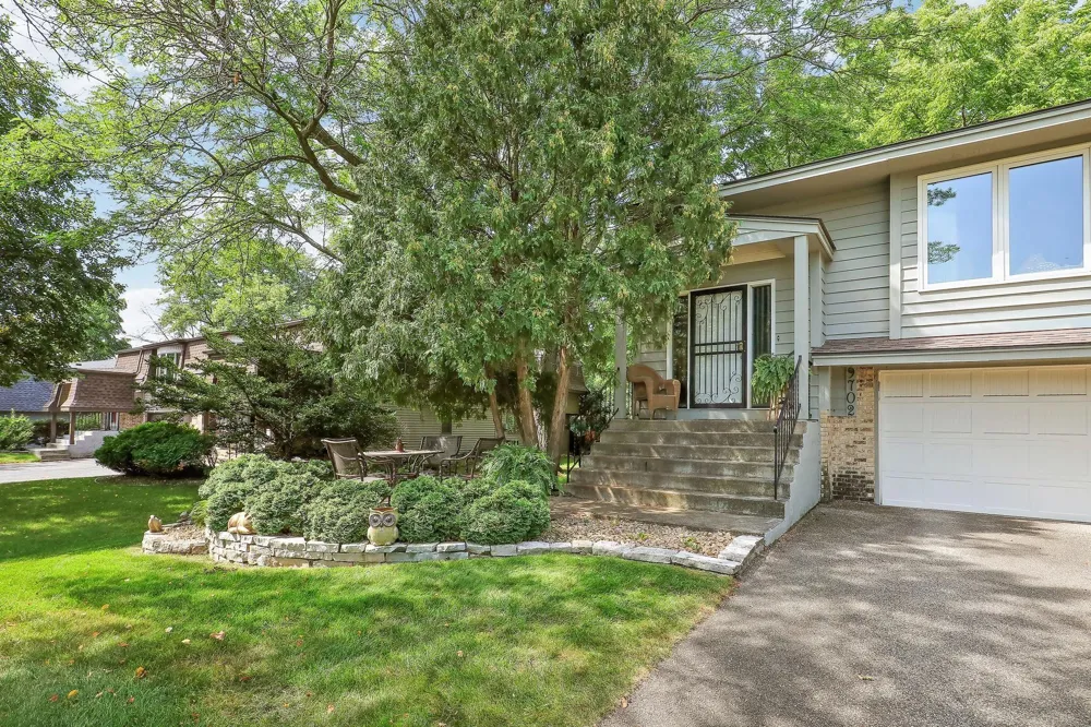 9702 Utica Road Bloomington, MN 55437