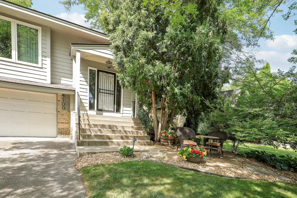 9702 Utica Road Bloomington, MN 55437