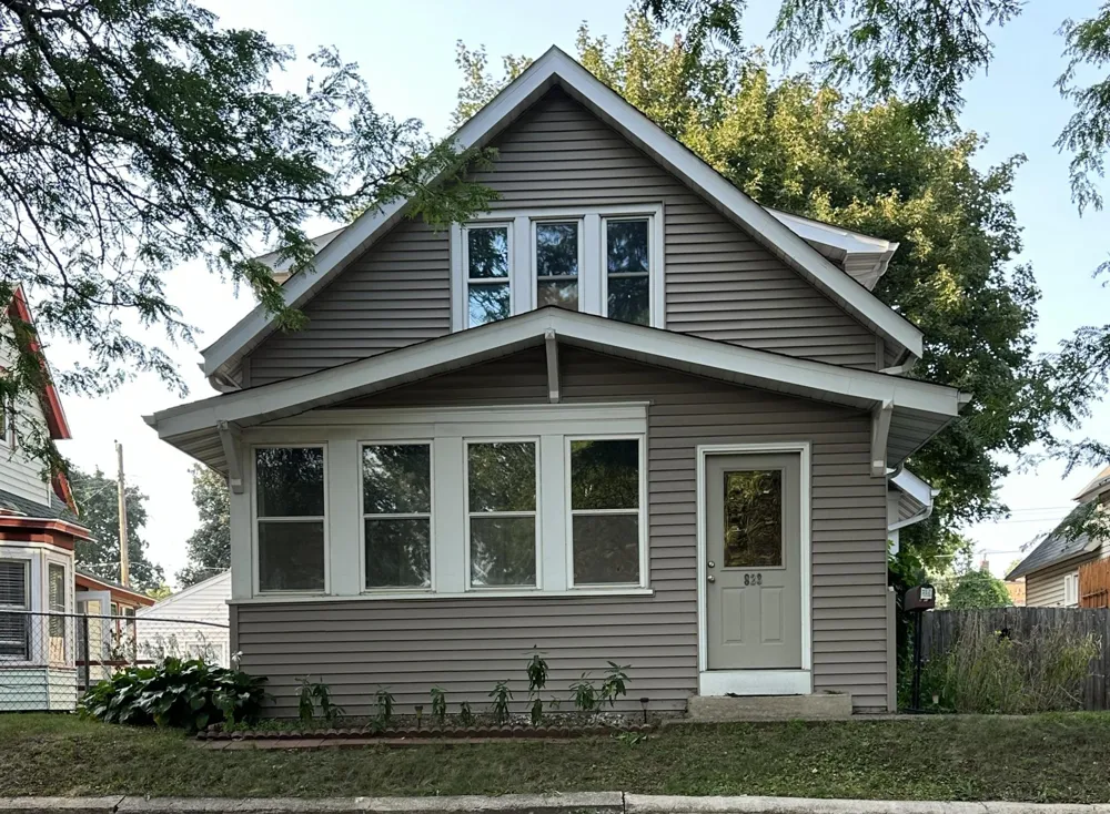 823 Juno Avenue Saint Paul, MN 55102