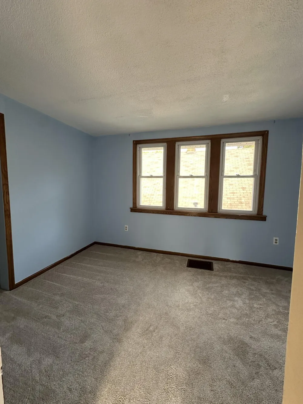 823 Juno Avenue Saint Paul, MN 55102