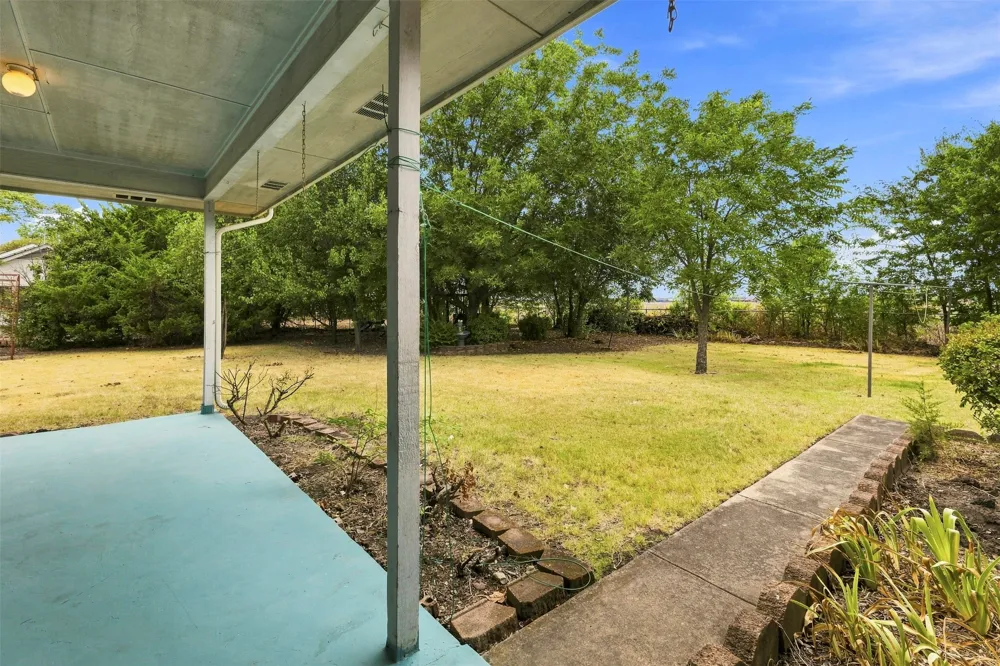 611 Dancer Lane Lancaster, TX 75146