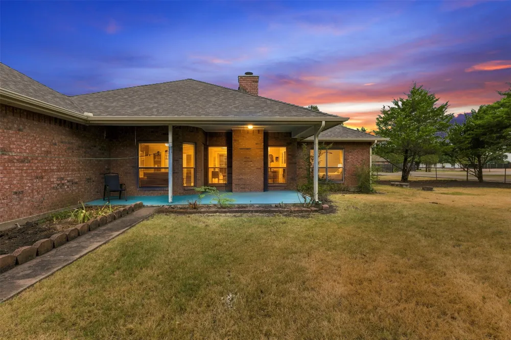 611 Dancer Lane Lancaster, TX 75146