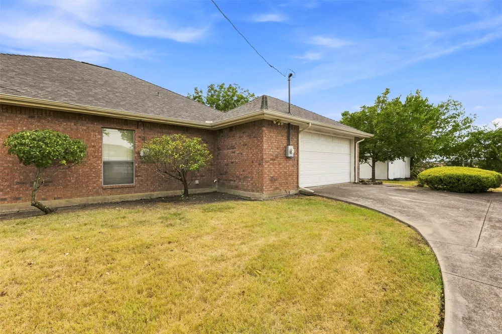 611 Dancer Lane Lancaster, TX 75146